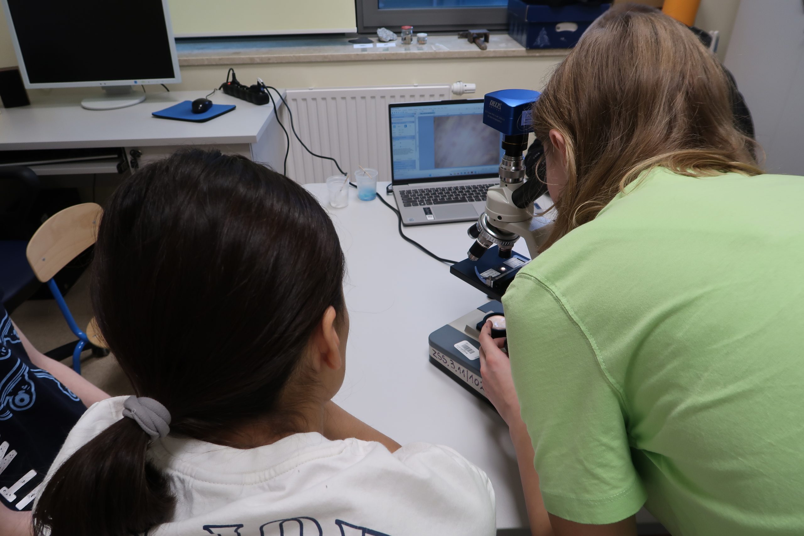 Świat makro i mikro w oku kamery.